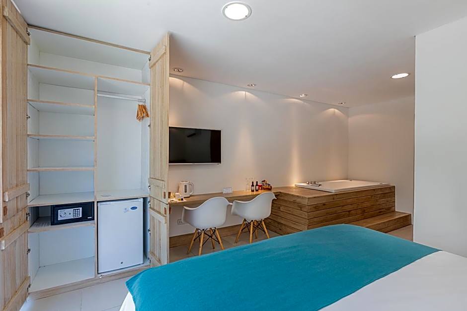 Live Hotel Boutique (Adults only)