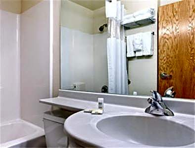 Queen Room - Disability Access - Non-Smoking