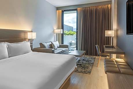 King Room with Mountain View - Terrace Level