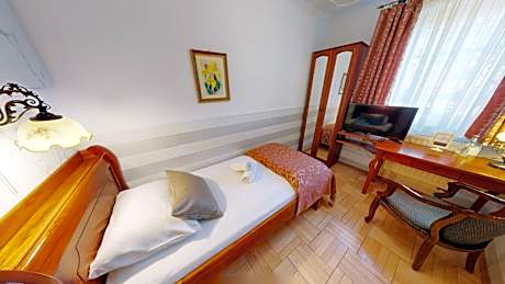 Deluxe Single Room with Air Conditioning