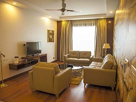 Grand Hira Resort, Neemrana