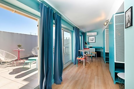 Private Dormitory 4 People with Terrace