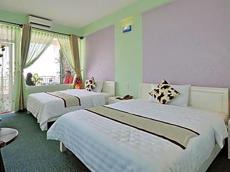 Suite Balcony with garden view