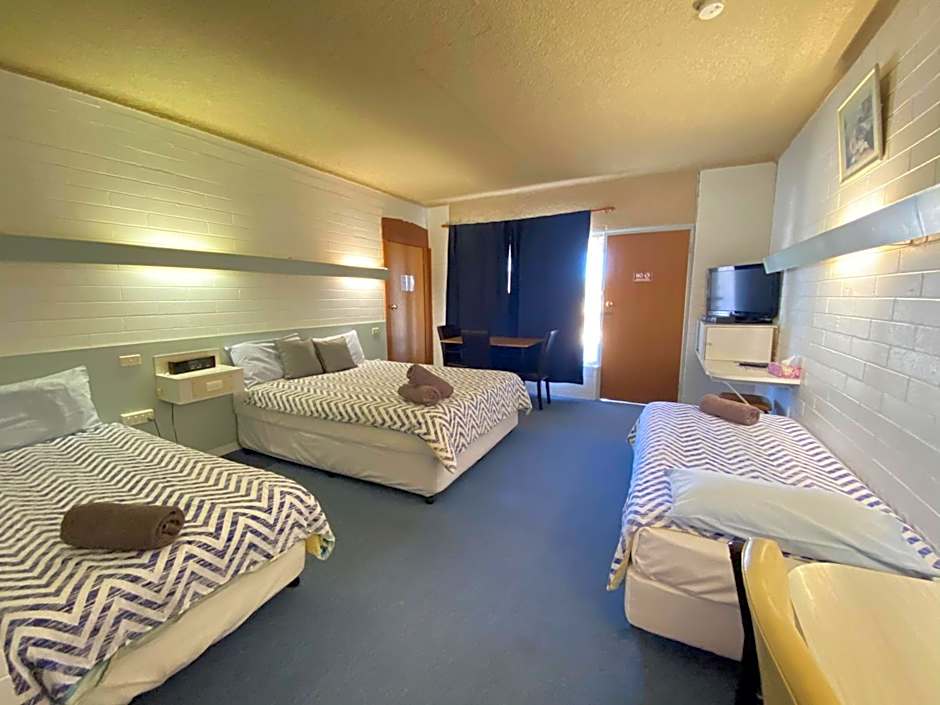 Capri Motel