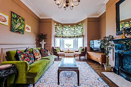 Russell Court by Orenda-Luxe