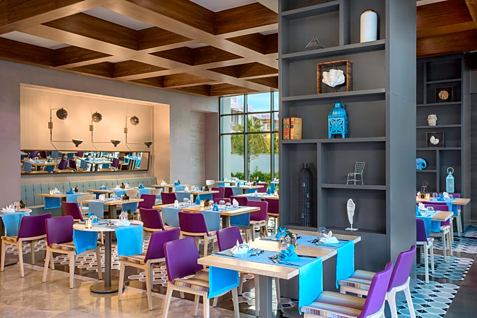 Acanthus and Cennet Barut Collectio