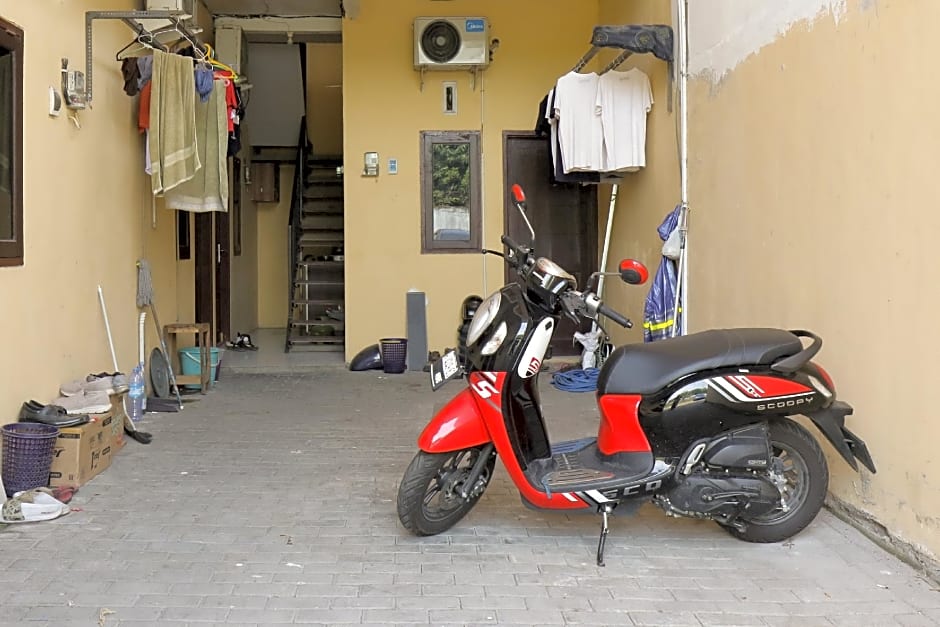 OYO Life 92925 Kost Bu Mala 2 Syariah