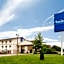 Travelodge by Wyndham Clinton Valley West Court