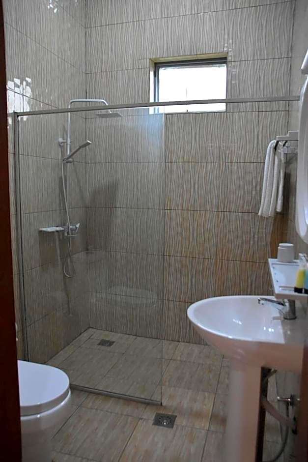 Chimpanzee Lodge
