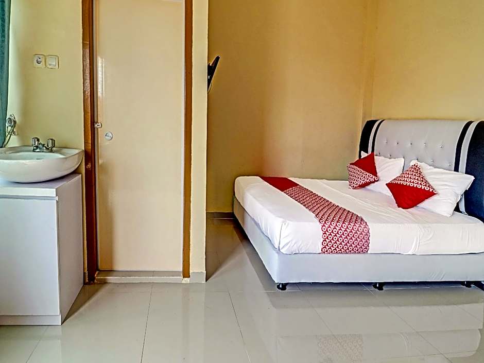 OYO 90945 Arizon Kost