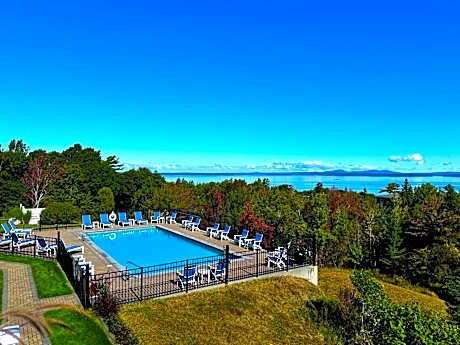 Atlantic Eyrie Lodge