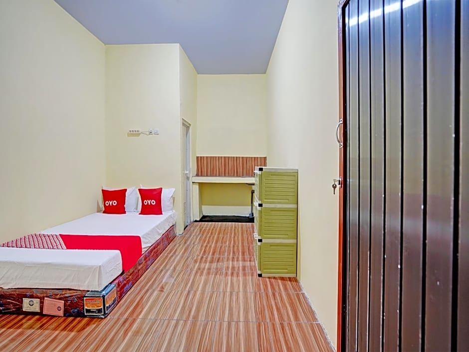 OYO Life 92920 Rumah Kost Azca