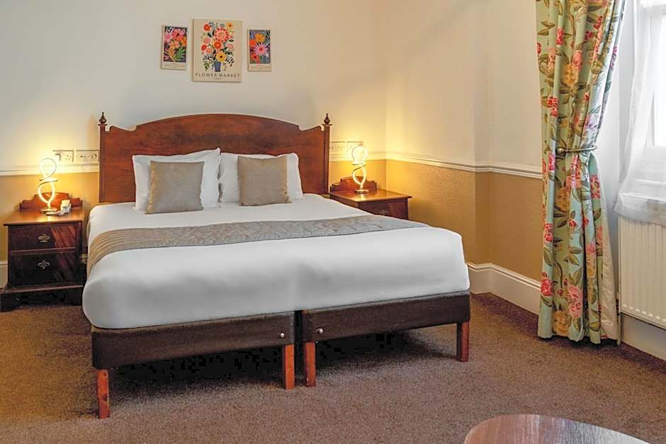 Royal Hotel