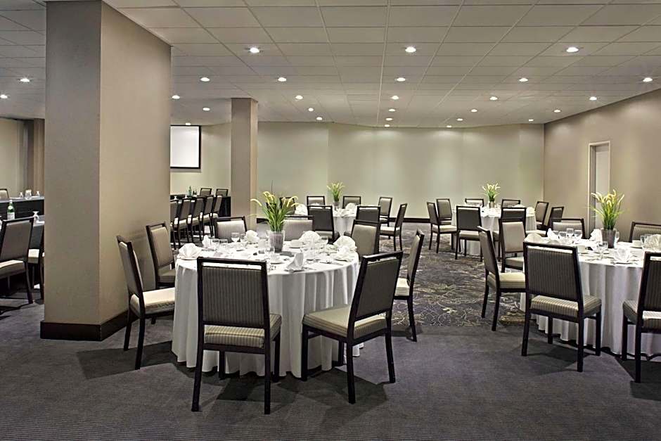 Hilton Suites Toronto/Markham Conference Center And Spa