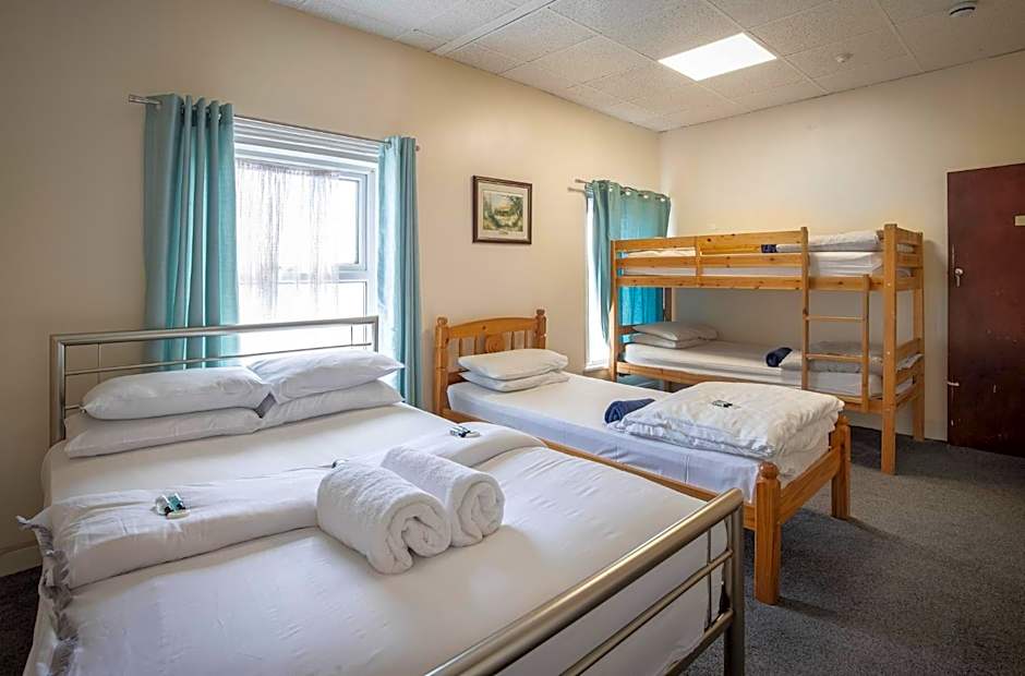 100 Pipers Hotel