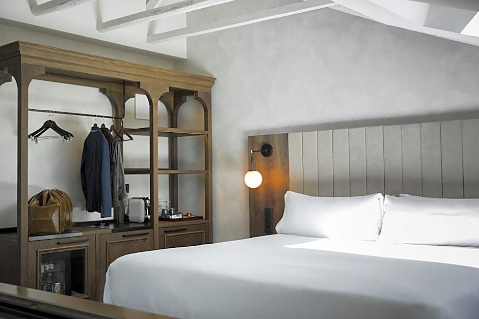 ICON Wipton by Petit Palace