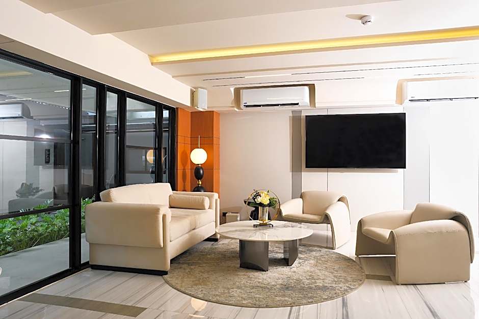 Floral Court Hotel & Residence Sukhumvit 13