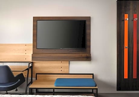 King Room with Bath Tub - Mobility Access
