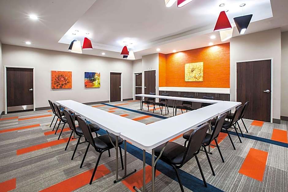 La Quinta Inn & Suites by Wyndham Owasso