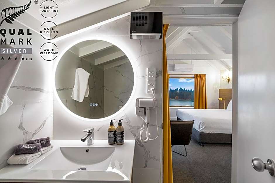 Colonial Village Motel