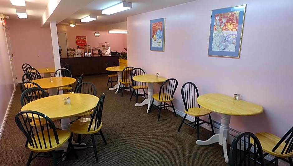 Econo Lodge Inn & Suites