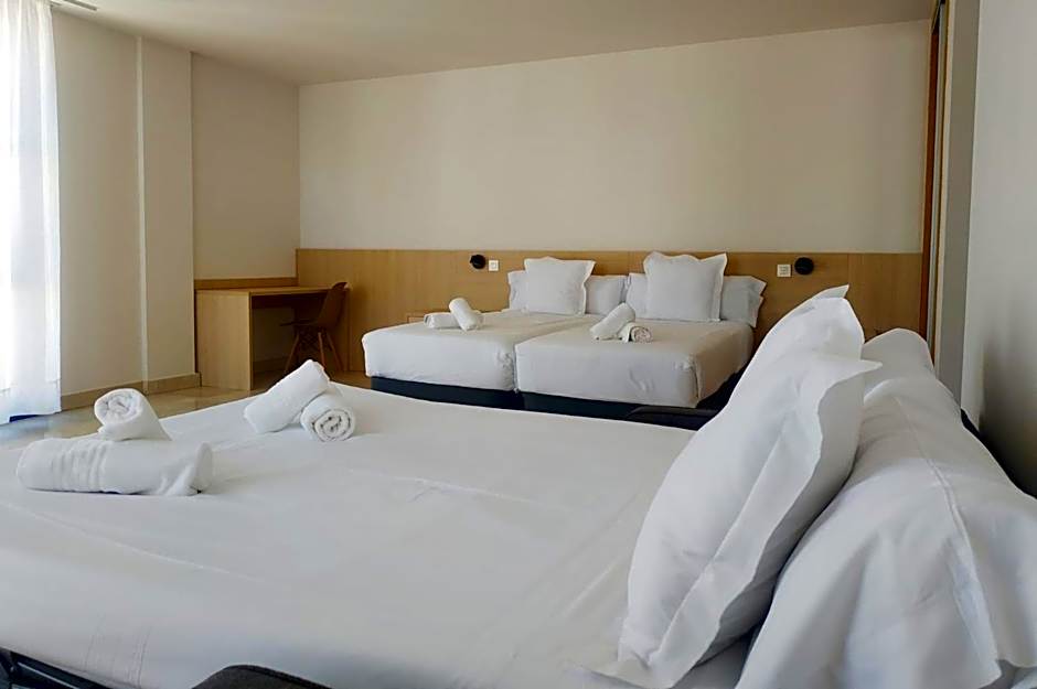 Hotel Logroño Avda de Madrid 25