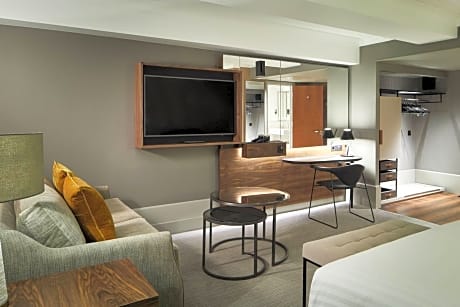 Junior Suite with Executive Lounge Access