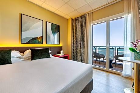 The Spirit for Two - Front Sea View