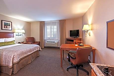 Queen Studio Suite - Mobility Access Tub/Non-Smoking