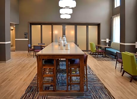 1 KING MOBILITY/HEARING ACC RI SHOWER NOSMOK