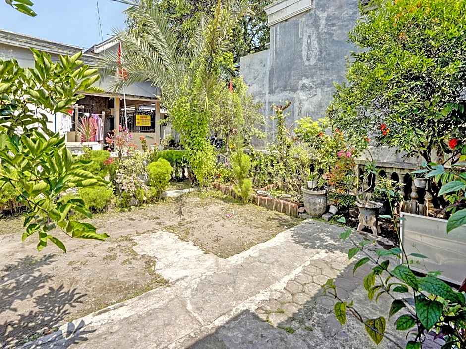 OYO Life 92921 Omaya Kost Syariah