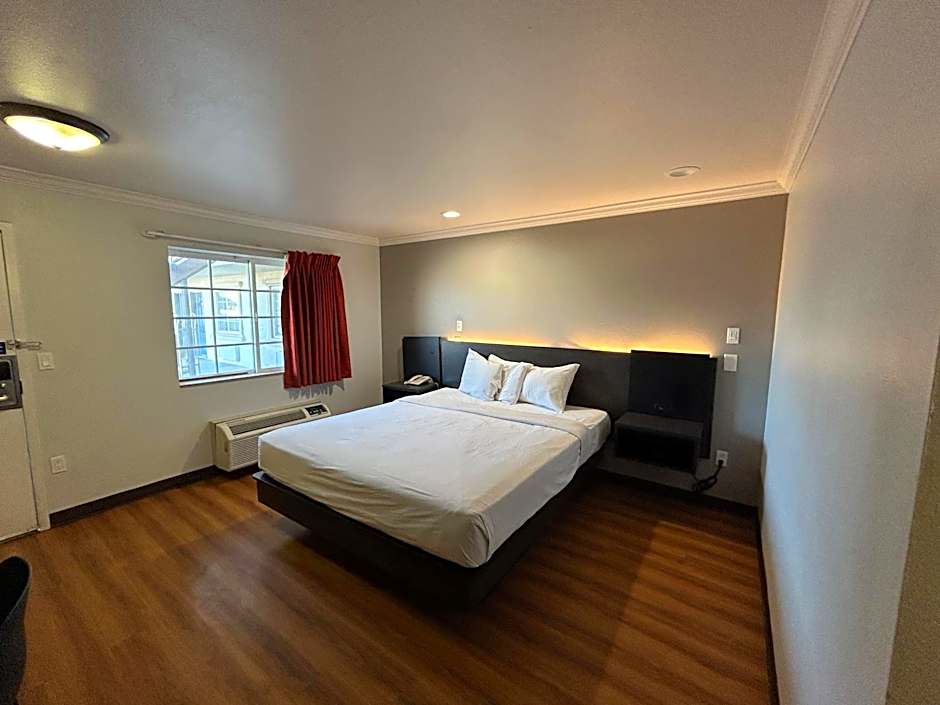 Studio 6 Mojave, CA - Airport