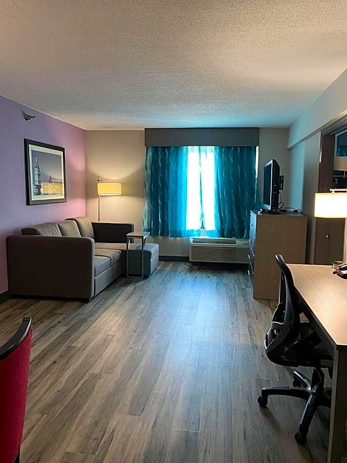 La Quinta Inn & Suites by Wyndham Clarksville