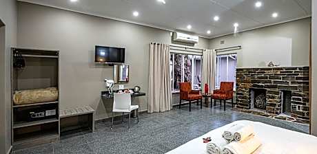 Twin Room with Private Bathroom