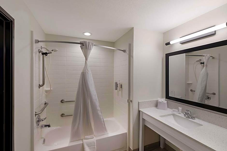 Spark by Hilton Midland South