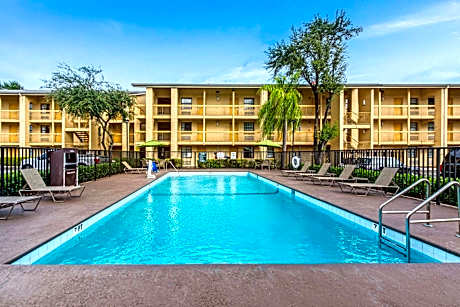 La Quinta Inn by Wyndham Miami Airport North