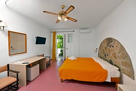 Deluxe Double Room with Balcony and Sea View