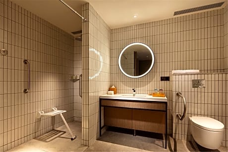 King Accessible Room