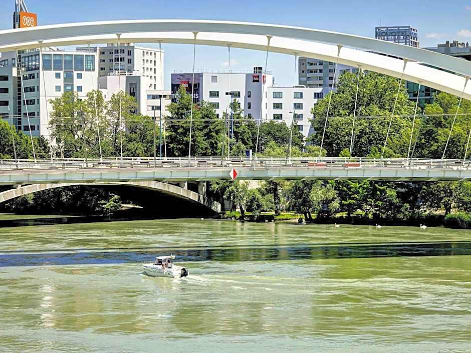 ibis Lyon Gerland MusÃ©e des Confluences
