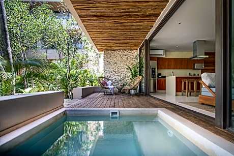 Luxury 3 Bedroom Jungle Apartment Private Pool Garden View 1 King, 4 Single Beds & 1 King Sofa Bed