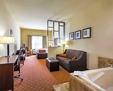 1 King Bed, Suite, Nonsmoking