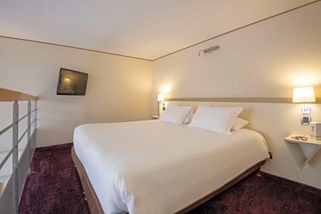 Executive Room with King Bed and Sofa Bed - Non-Smoking