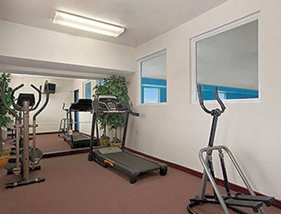 Days Inn & Suites by Wyndham Romeoville