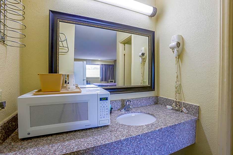 Budget Inn By OYO Natural Bridge I-81