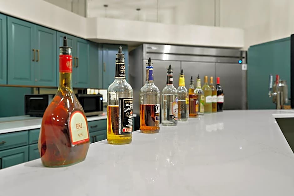 La Fuente Inn & Suites