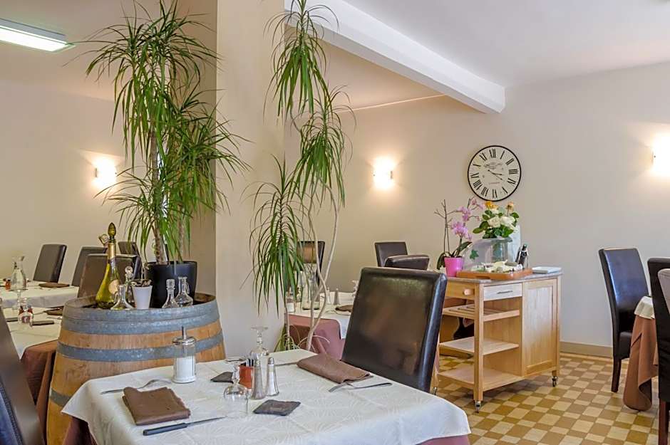 Logis Hotel Restaurant de la Dore