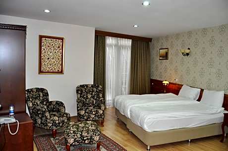 Basement Triple Room without Window