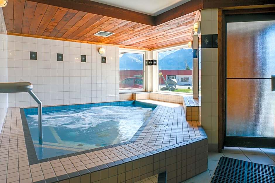 Rocky Mountain Ski Lodge