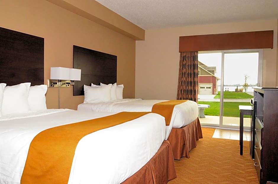 Cobblestone Inn & Suites - Lake View