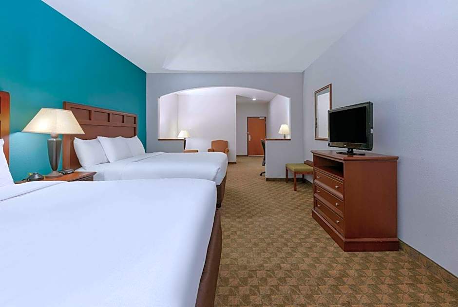 Baymont Inn & Suites by Wyndham Glen Rose